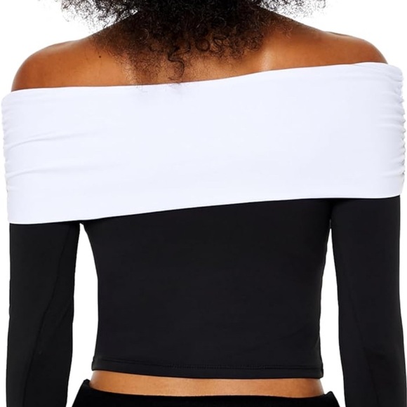 🌹🆕 Black and White Off the Shoulder crop Top y2k medium - Picture 4 of 5